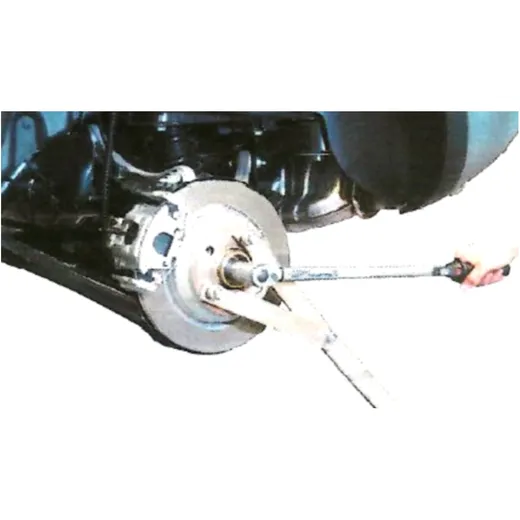 Wheel Hub Holding Device for Cars and Light Vans_0