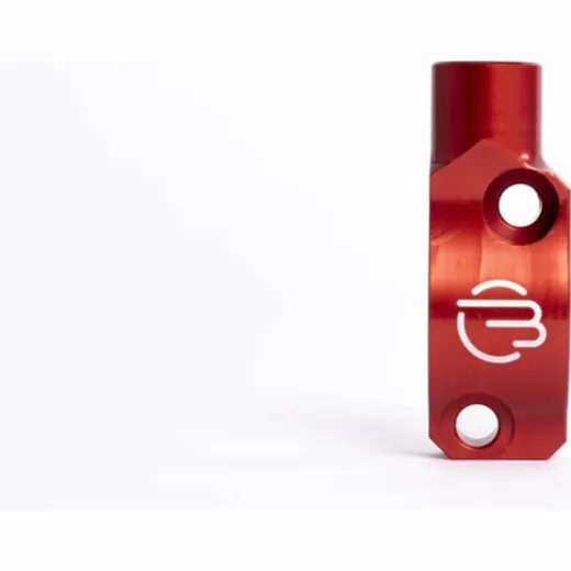 BERINGER Halbschale mit Rückspiegelhalterung Hauptbremszylinder rot