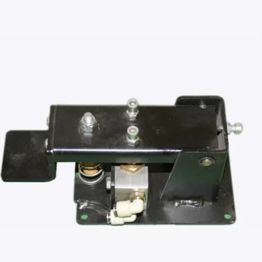 Inflating pedal tyre changer