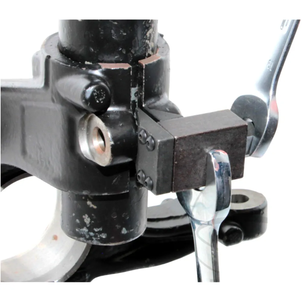 Universal Spreader for Shock Absorbers and Control Arms_1