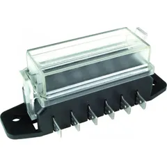 Fuse box for flat fuses